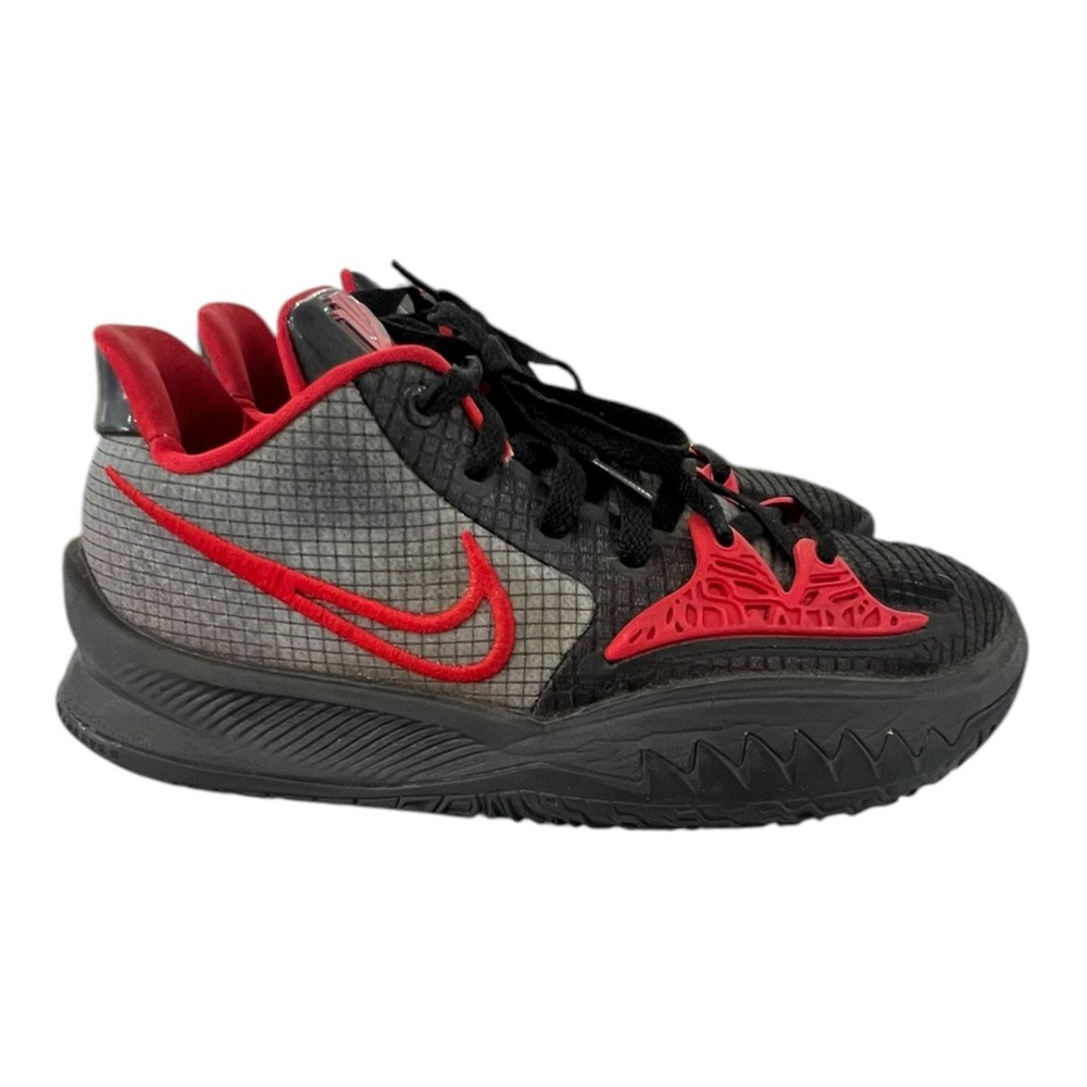 Nike Kyrie Low 4 Men’s Size 7 Bred Black University Red Basketball CW3985-006 - Picture 1 of 10